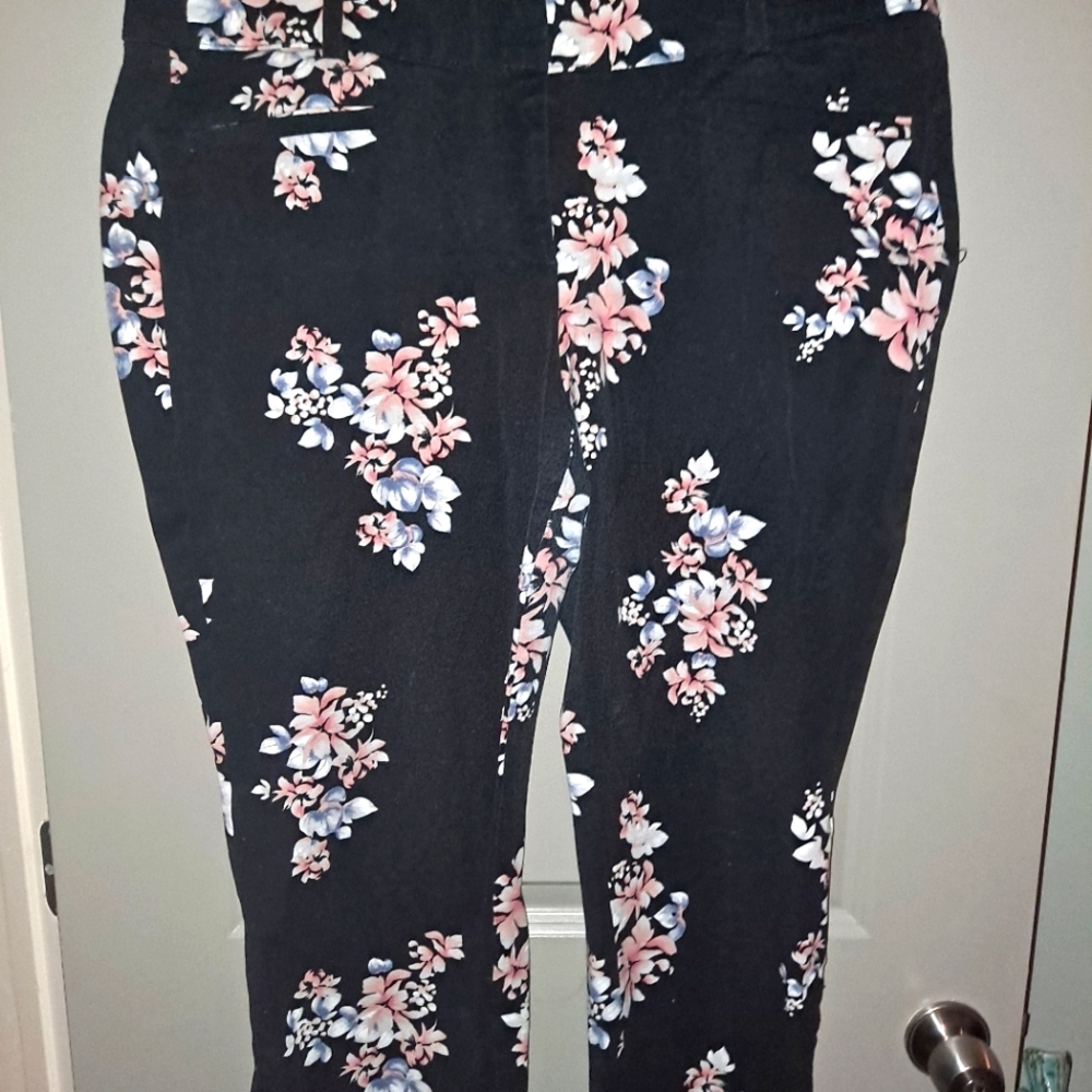 Lane Bryant flower capris pants